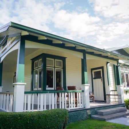 Gumnut House. Bed & Breakfast Уангануй Екстериор снимка